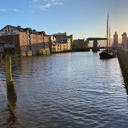 Simmerdeis Am Hafen 胡苏姆 外观 照片