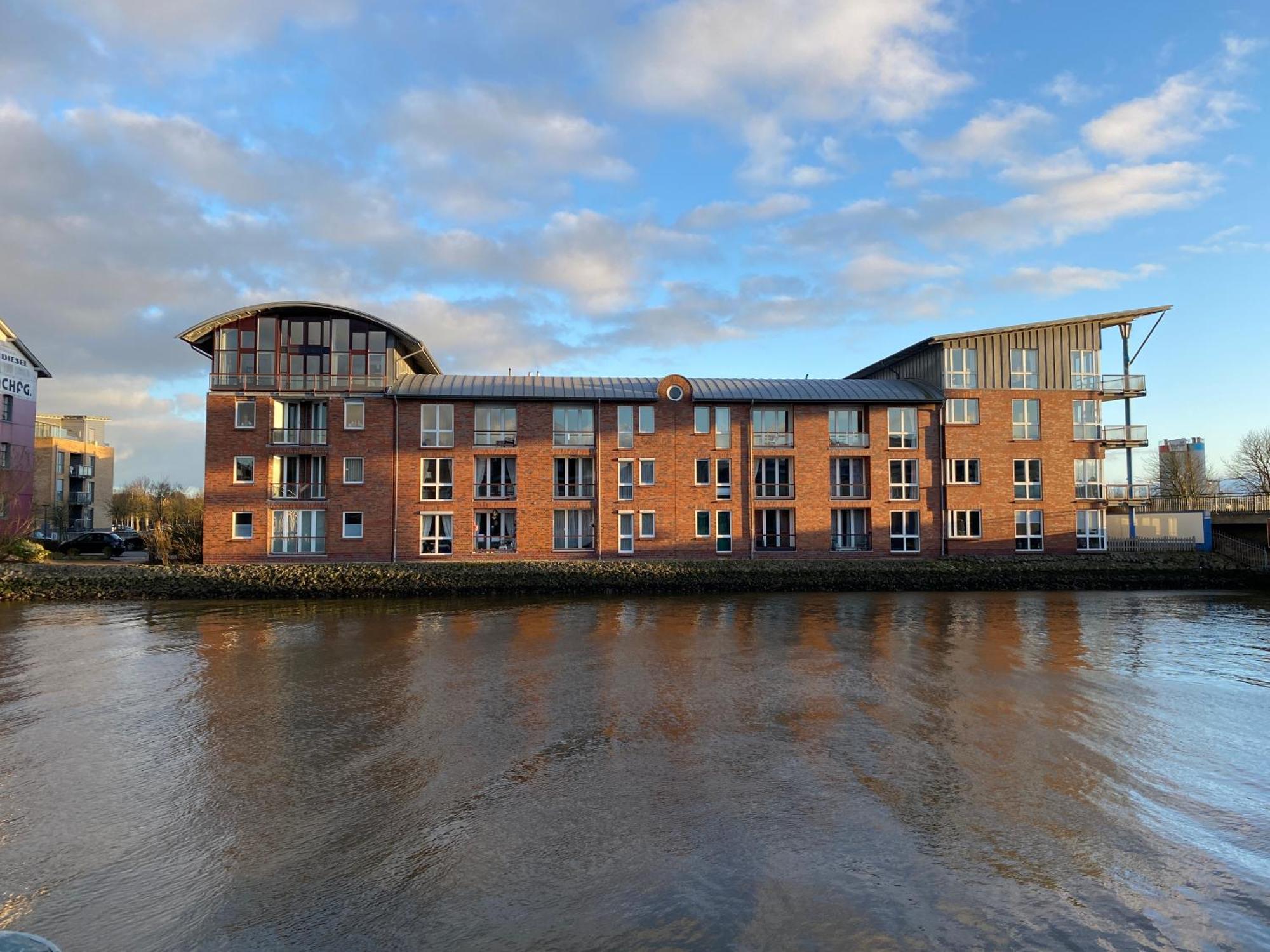 Simmerdeis Am Hafen 胡苏姆 外观 照片